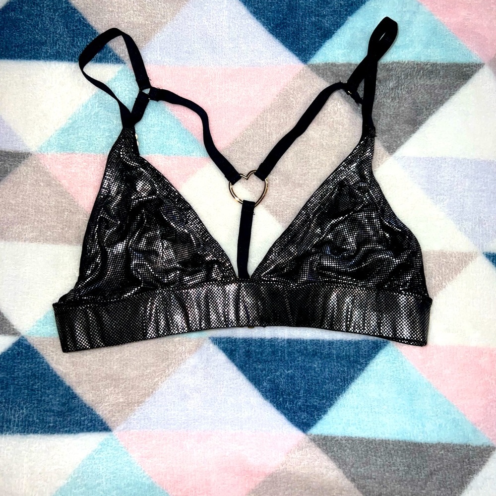 Hot‎ topic bra